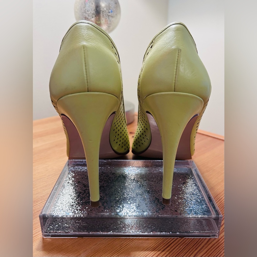 *SALE* ‘Mandie' Perforated Pointy Toe Pump (Women)
Halogen - Picture 6 of 9